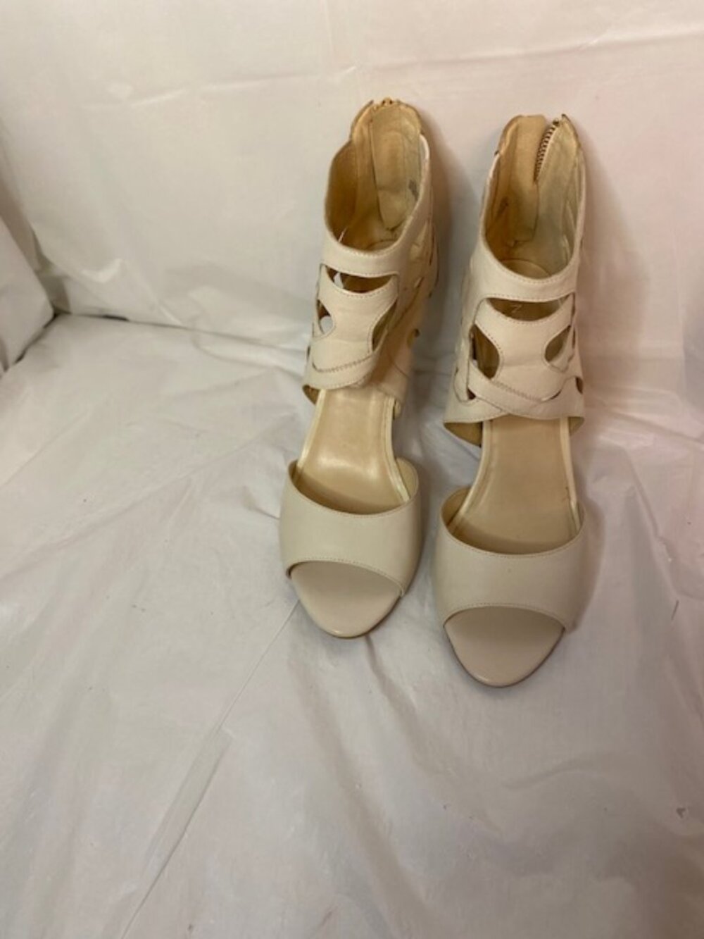 Nine West Fabeyana Cream Leather Cutout Caged Heeled Sandals - Size 9.5M